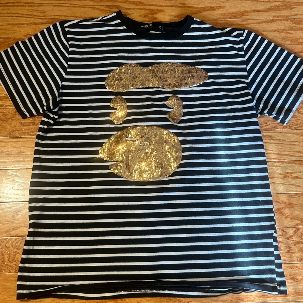 Hudson Jeans Black and White Short Sleeve Tee with Graphic Design